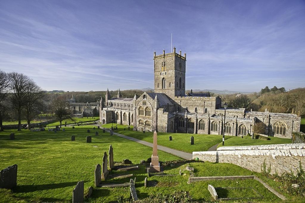 Penrhiw Priory Hostal Saint David's Exterior foto